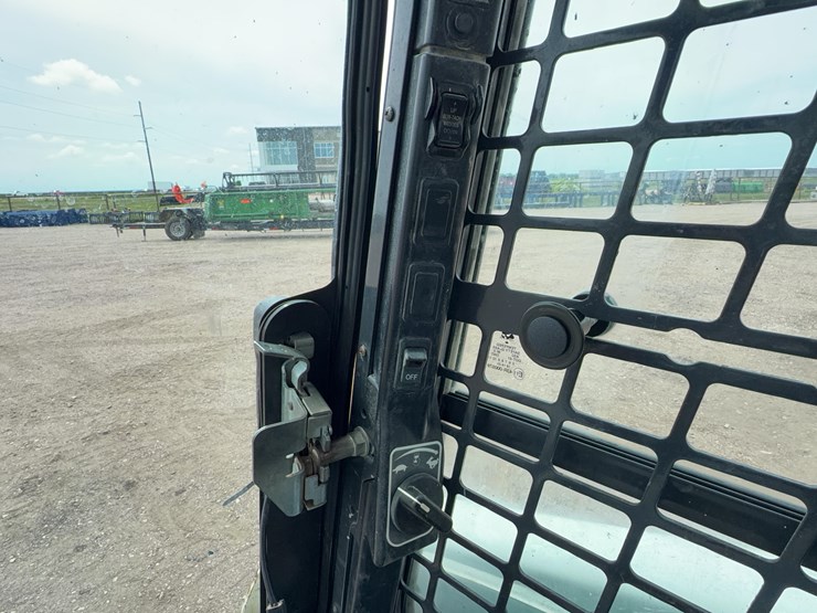 2017-bobcat-t650-image-21