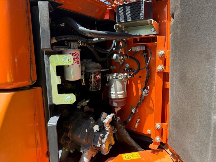 2021-hitachi-zx75us-5b-image-16