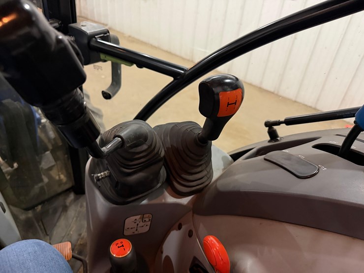 new-holland-t4.75-image-15