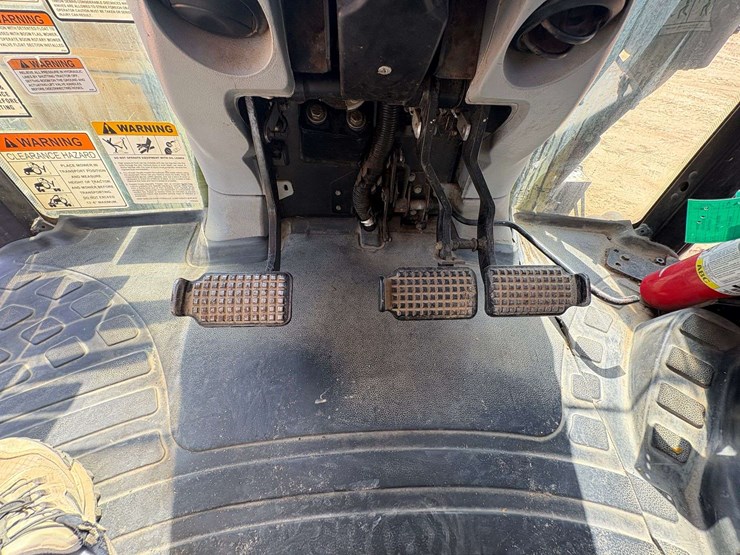2010-new-holland-t6030-image-15
