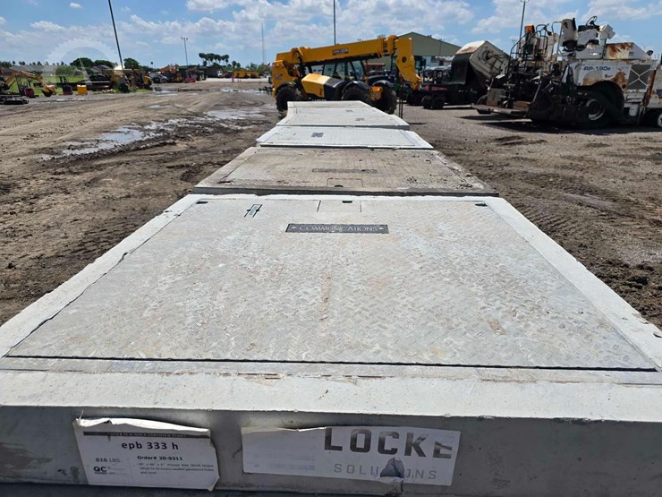qty.-(6)-precast-concrete-utility-vaults-image-4