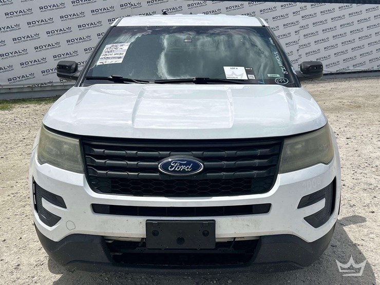 2016-ford-explorer-image-24