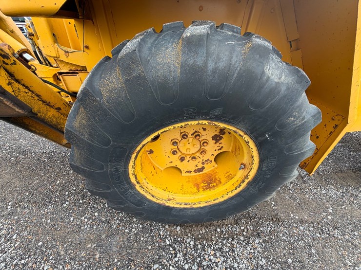 1976-deere-310a-image-12