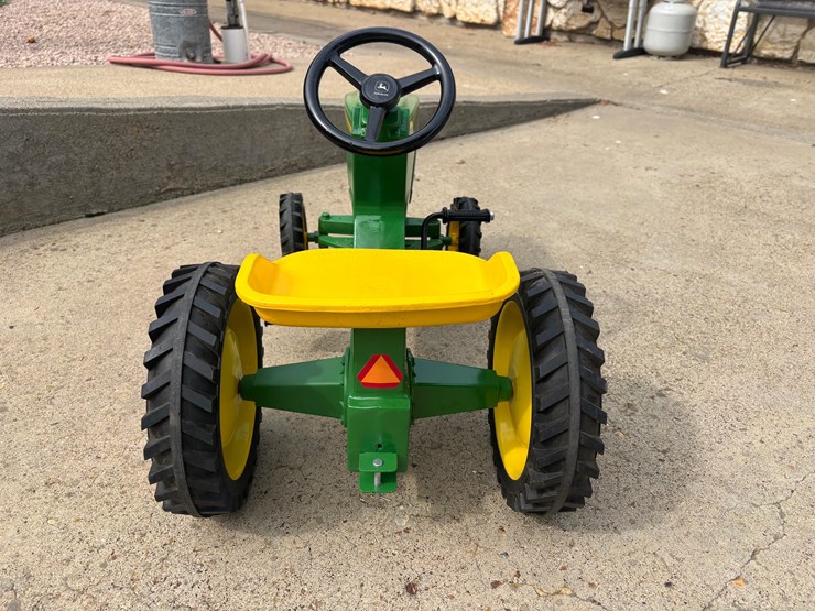 john-deere-8520-pedal-tractor-image-4