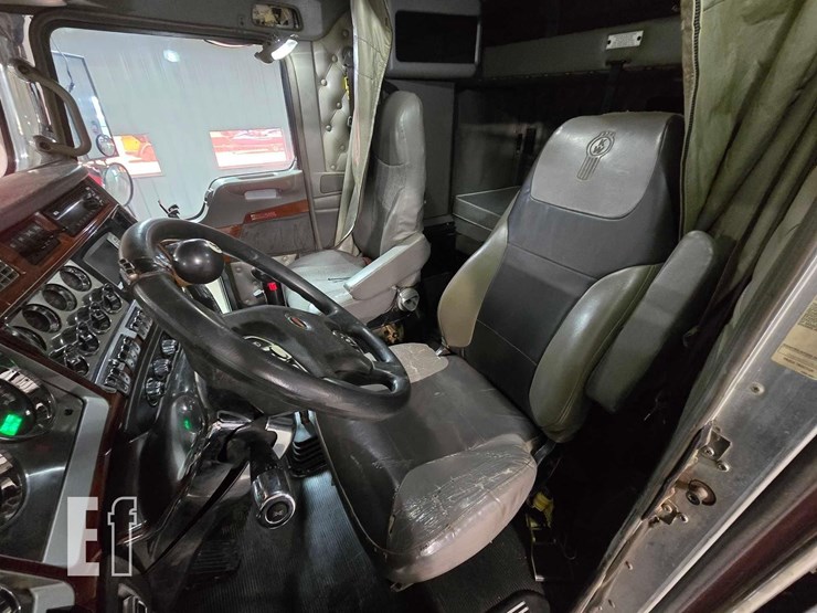 2009-kenworth-w900-image-9