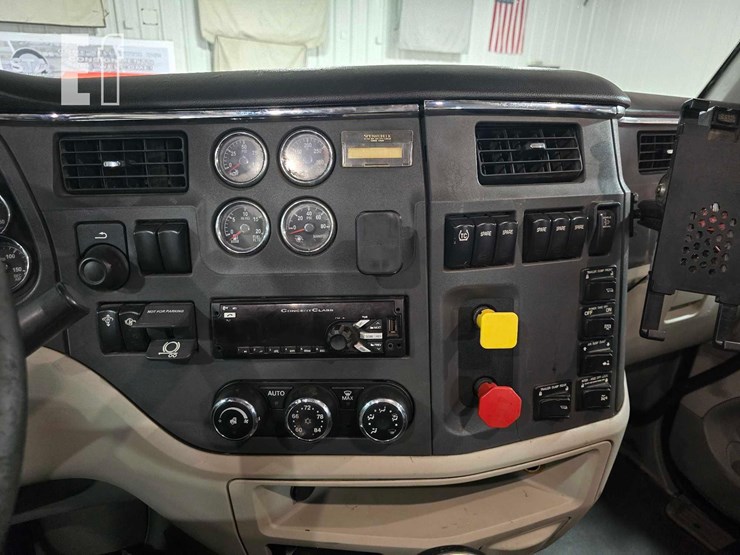 2019-peterbilt-567-image-14