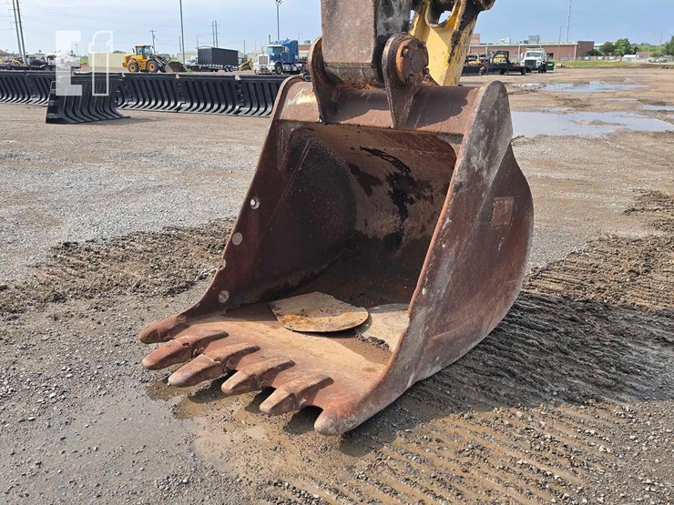 2014-caterpillar-320el-image-9