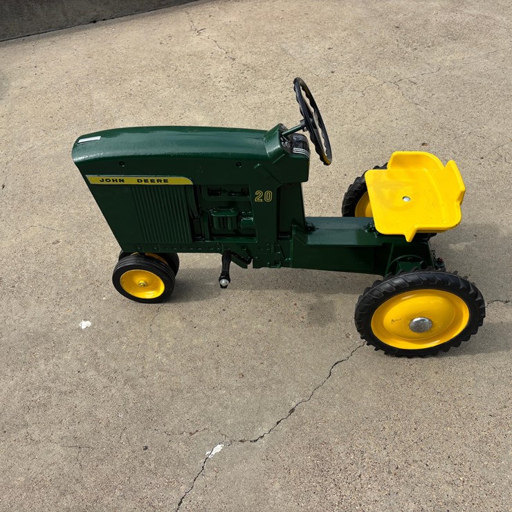 John Deere Pedal Tractor