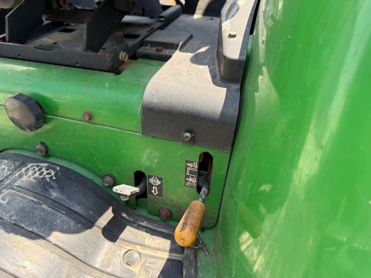 2000-john-deere-4200-image-18
