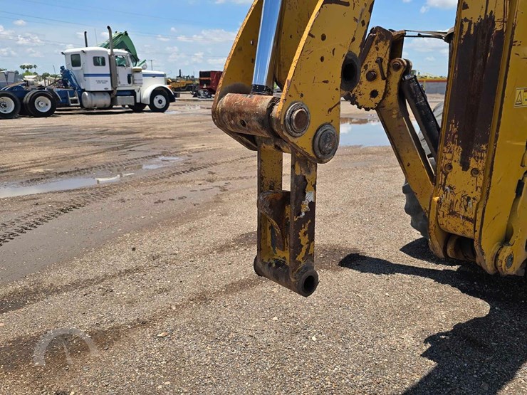 2018-caterpillar-420f2-it-image-11