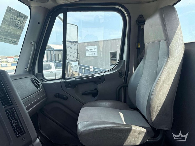 2014-freightliner-114sd-image-24