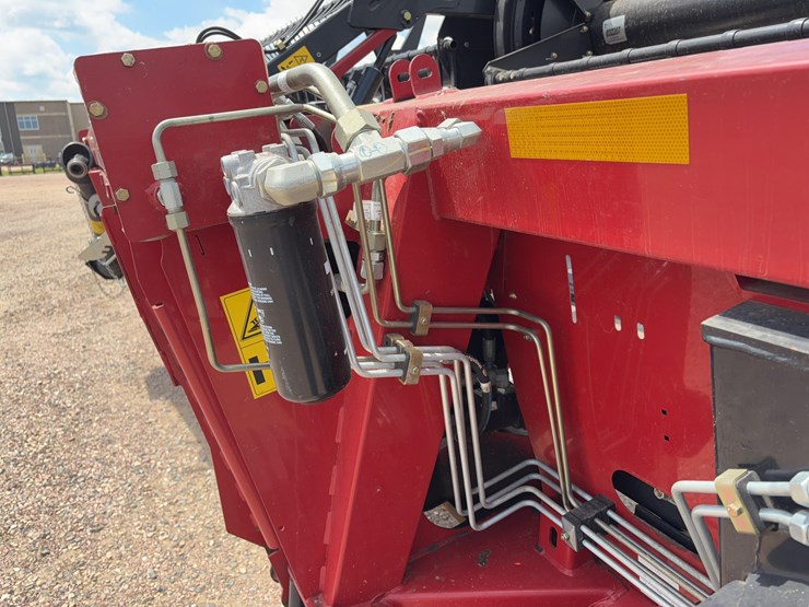 2014-case-ih-3162-image-16