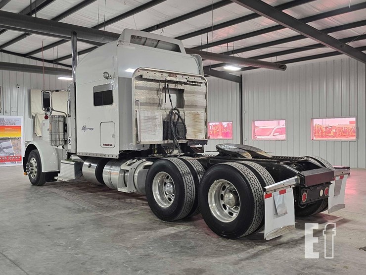 2015-peterbilt-389-image-4