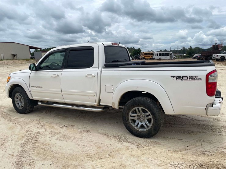 2004-toyota-tundra-image-2