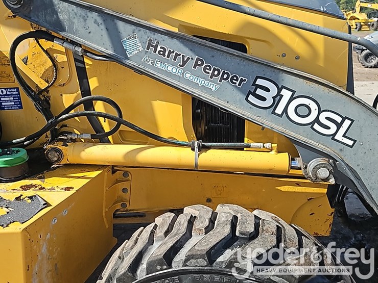 2017-deere-310sl-image-10