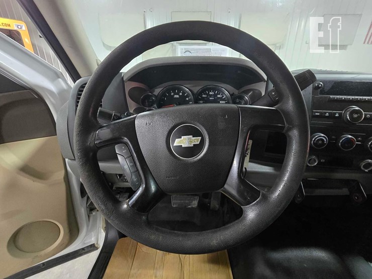 2013-2013-chevrolet-silverado-flatbed-truck-6591-image-10