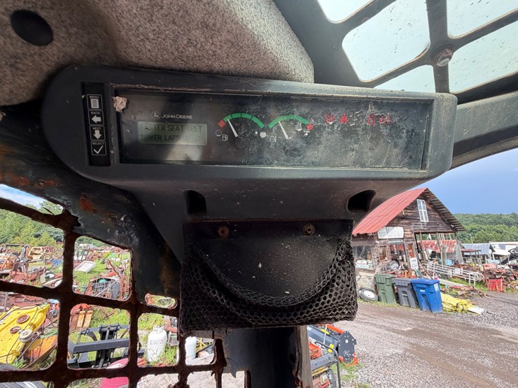 2021-deere-330g-image-17
