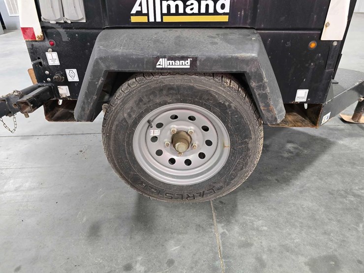 allmand-bros-night-lite-v-series-image-19