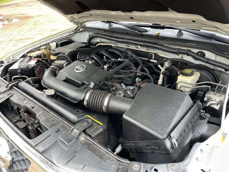 2015-nissan-frontier-sv-image-7