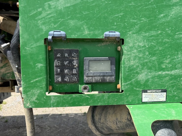2016-john-deere-r4038-image-13