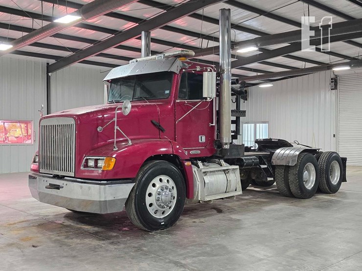 2001-freightliner-fld112-image-1