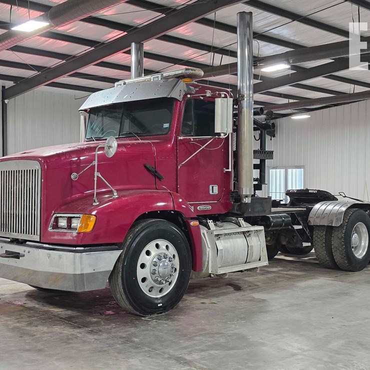 2001 FREIGHTLINER FLD112