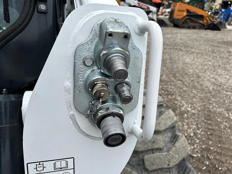 2024-bobcat-s650-image-11
