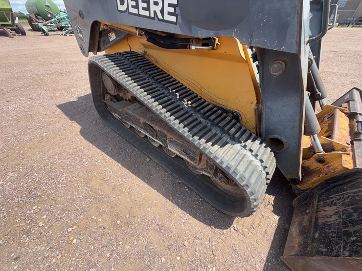 2011-john-deere-329d-image-17