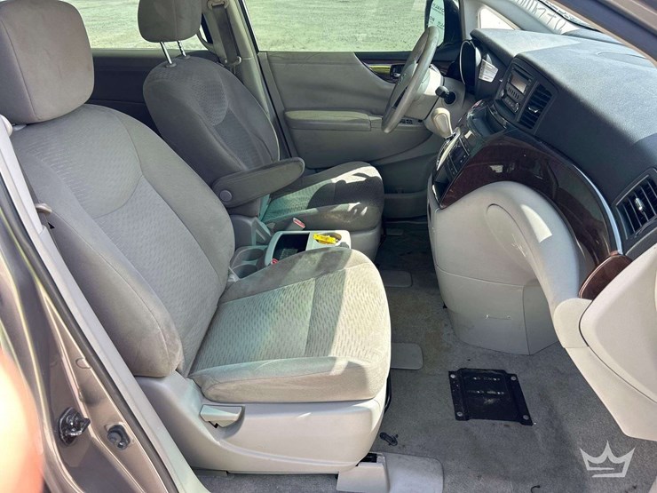 2015-nissan-quest-image-16