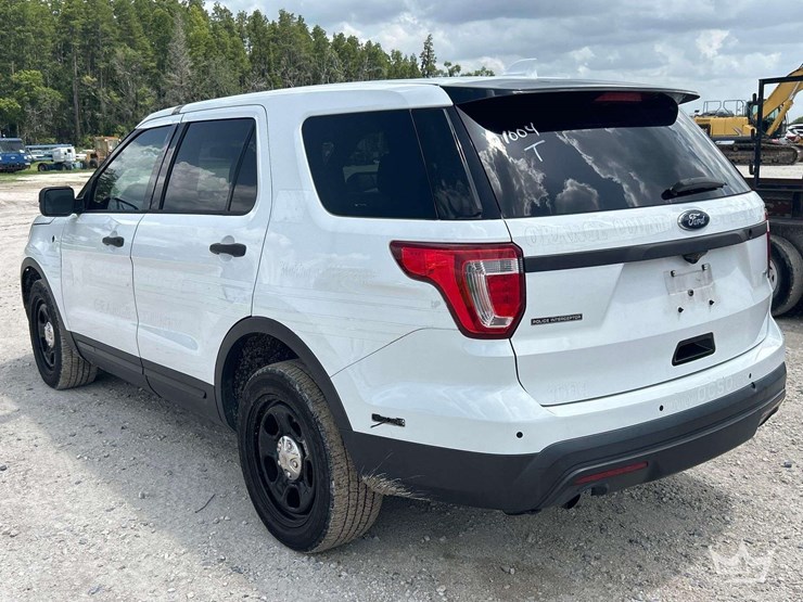 2016-ford-explorer-image-4