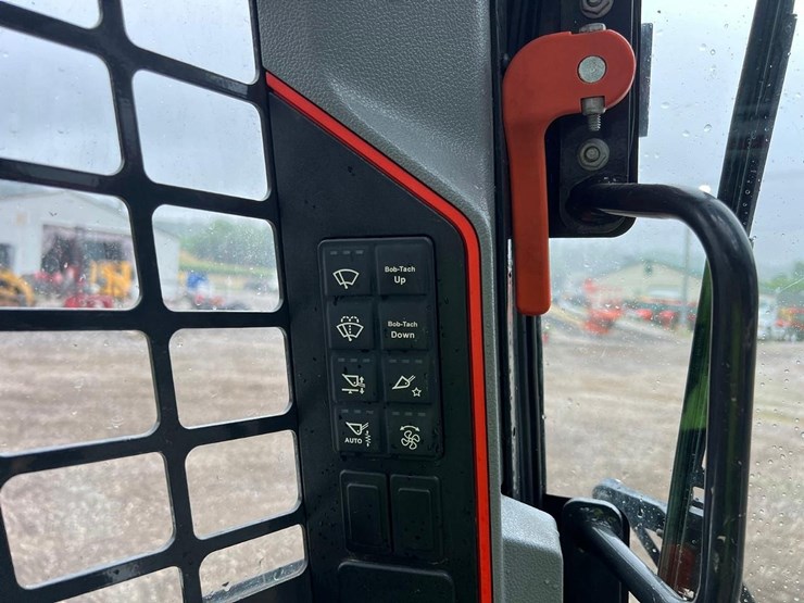 2023-bobcat-t76-image-25