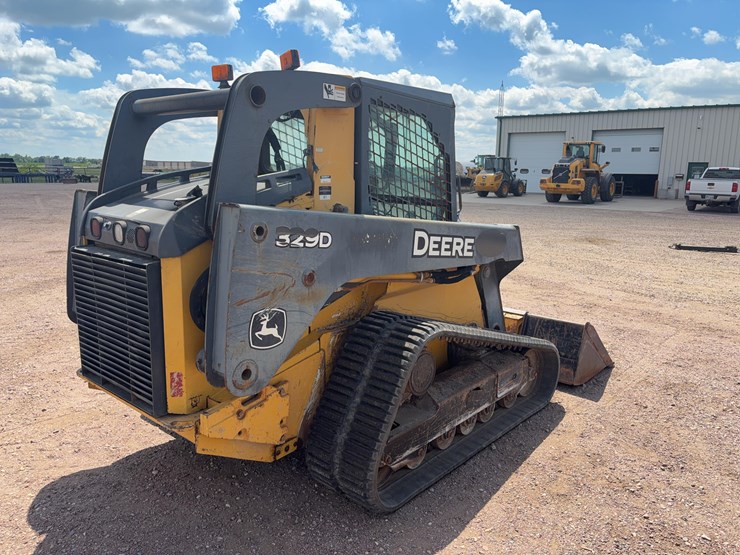 2011-john-deere-329d-image-5
