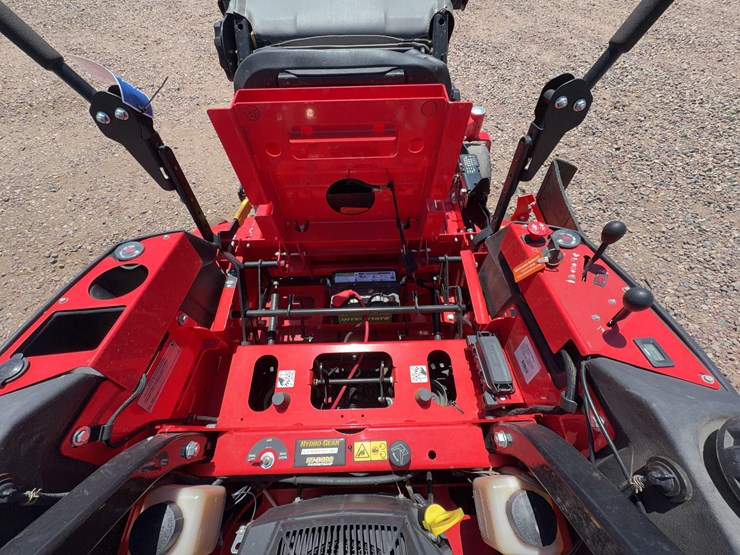 gravely-992267-zero-turn-mower-image-16