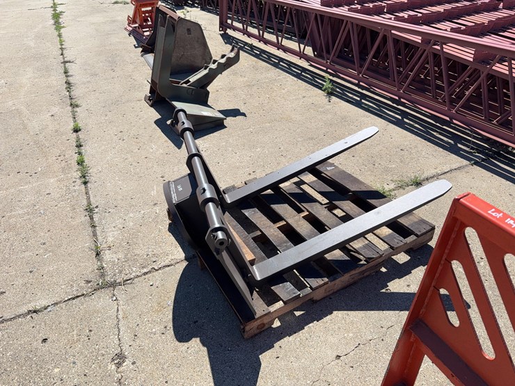 rotating-pallet-forks-image-2