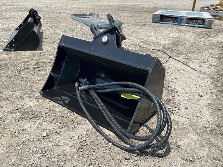 2026-future-24-in-tilting-excavator-bucket-image-1
