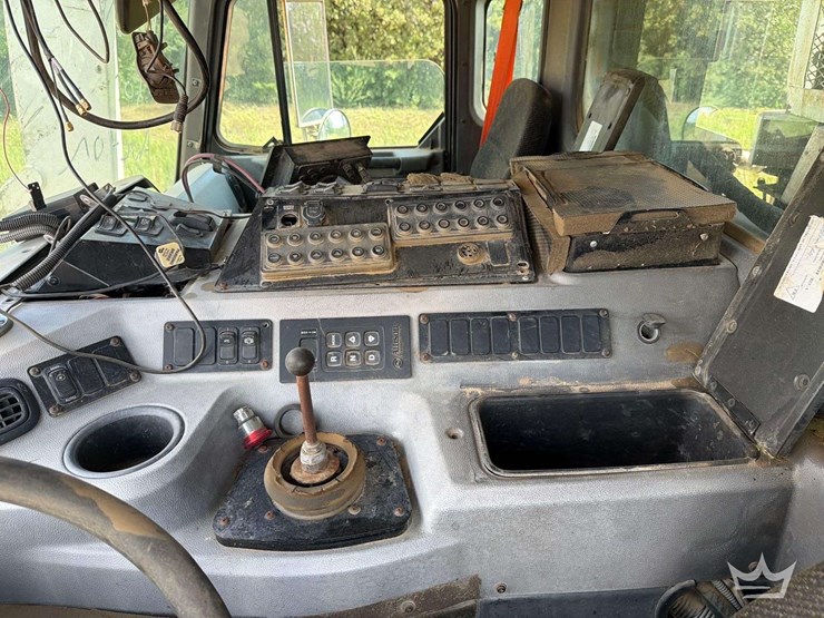 2020-peterbilt-520-heil-28yd-front-loader-garbage-truck-image-34