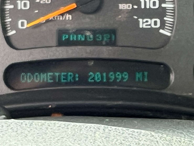 2004-chevrolet-silverado-2500-image-22