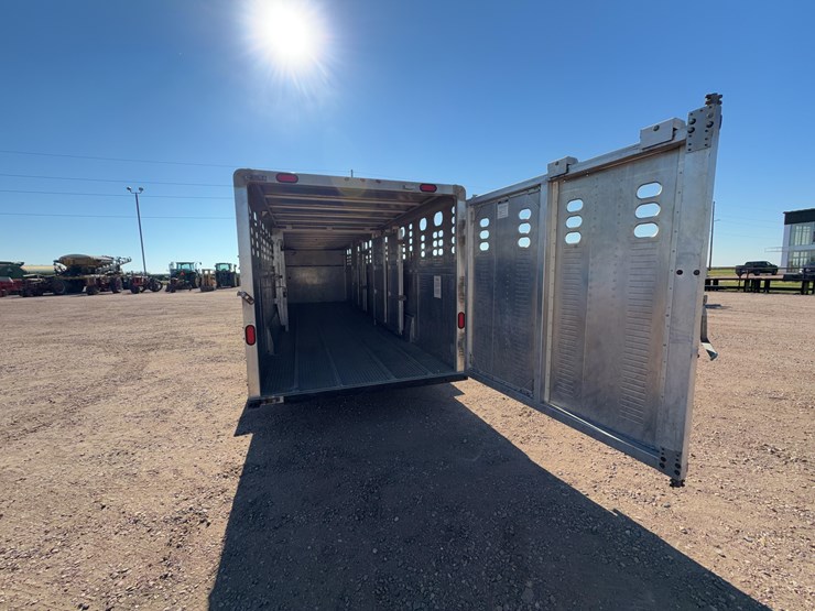 2009-wilson-livestock-trailer-image-18
