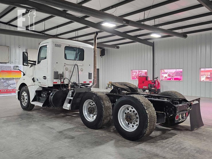 2015-kenworth-t680-image-4