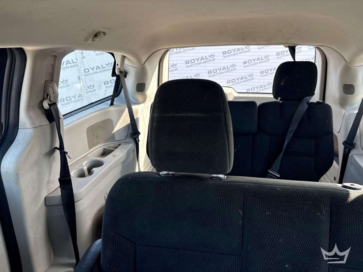 2015-dodge-grand-caravan-image-17
