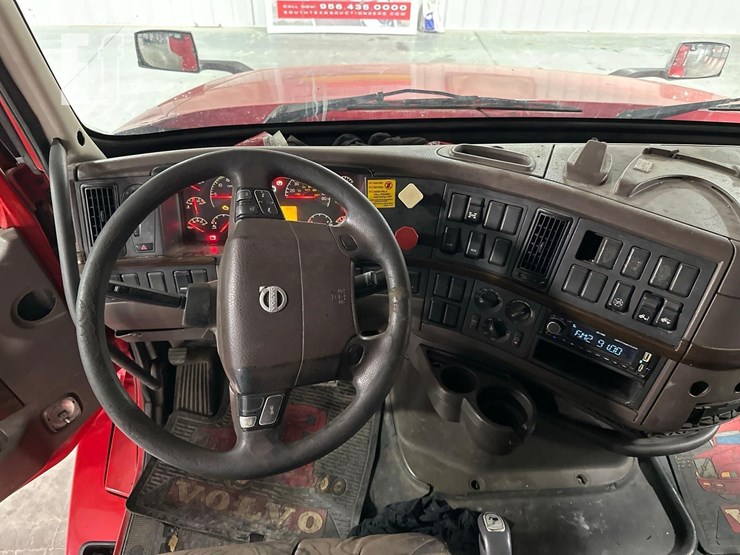 2014-volvo-6431-image-14