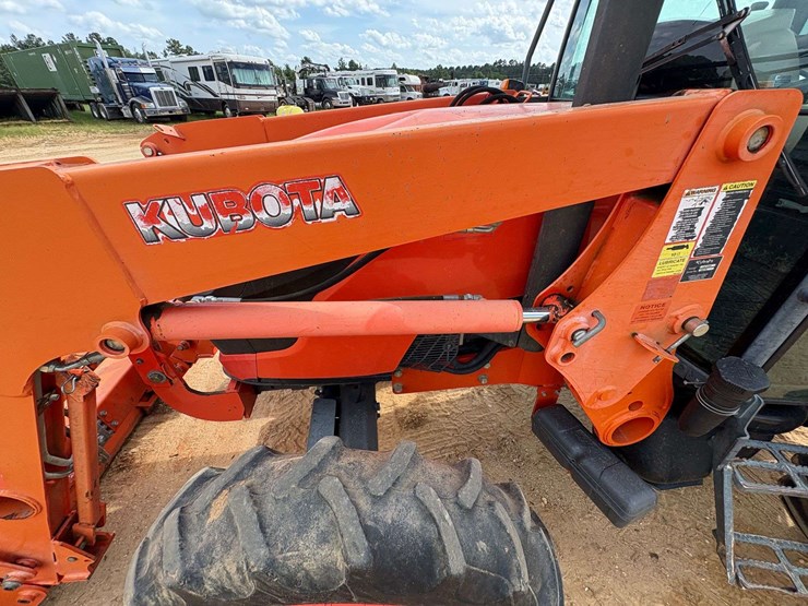 2014-kubota-m6060-image-23