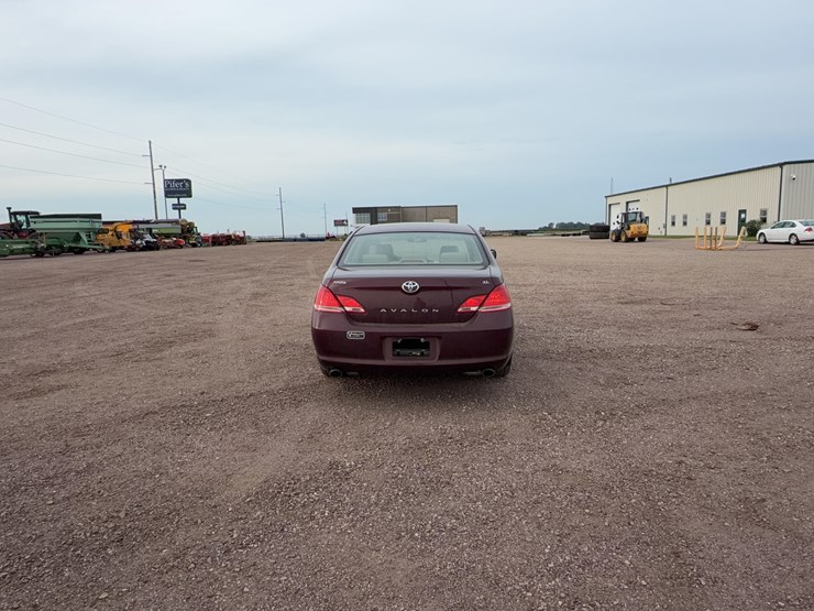 2005-toyota-avalon-sedan-image-6