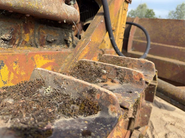 caterpillar-ten-image-14