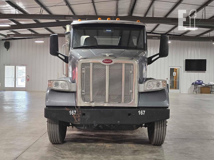 2019-peterbilt-567-image-7