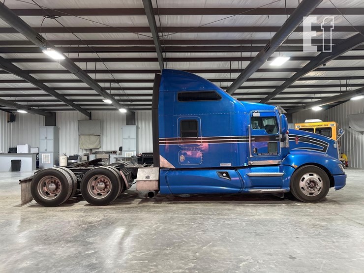 2011-kenworth-t660-image-6