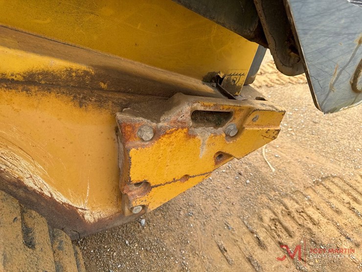 2011-deere-333d-image-10