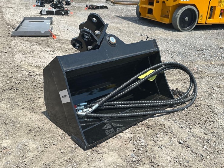 2026-future-24-in-tilting-excavator-bucket-image-2