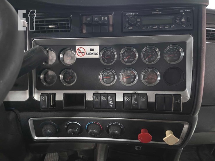2013-kenworth-t800-image-15