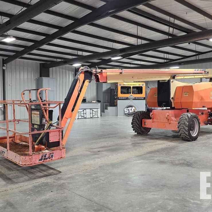 2016 JLG 800AJ
